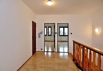 Pronájem rodinného domu 5+1, 220m2, Praha 4 - Chodov, ul. Kl - 12