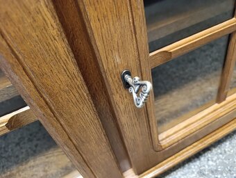 Závěsná vitrína, masív, Nábytek s příběhem - 12