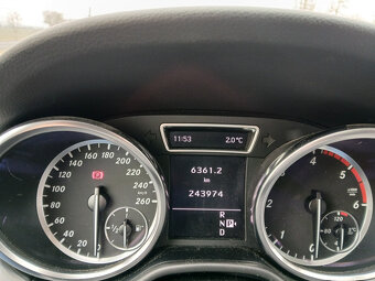 Mercedes ML 350 CDI Bluetec 4Matic - 12