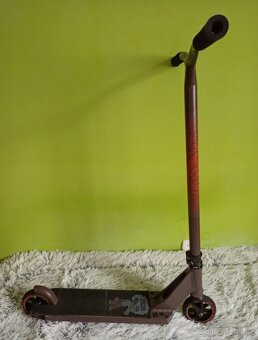 Freestylová koloběžka District HTS Grey - 12