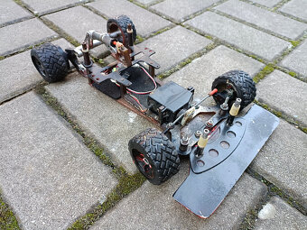 Starší rc auto silniční cestovní dělané na elektro motor - 12