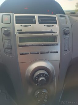 Prodám Toyota Yaris 1.0 VVT-i 51kW 5M/T - 12
