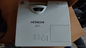 Bílá třídílná tabule na fix s projektorem - 12