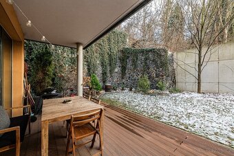 Luxusní byt 3+1 se zahradou na rozhraní Košíř a Smíchova - 12