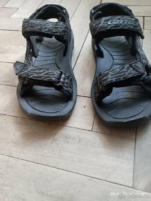 Prodám dámskou zimní bundu Adidas - 12