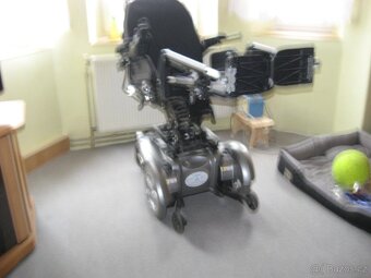 Prodám el.vozík pro invalidy,Invacare/FDX - 12