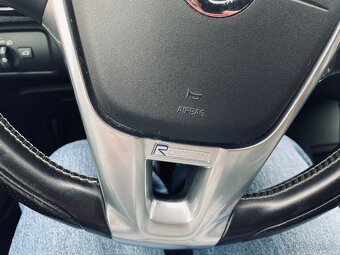 Volvo v40 R Design - 12