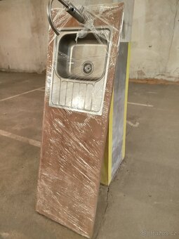 Průtoková baterie na ohřev vody + dřez + deska - 12