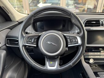 Jaguar F-Pace 3,0 30d R-Sport Portfolio AT AWD ČR DPH - 12