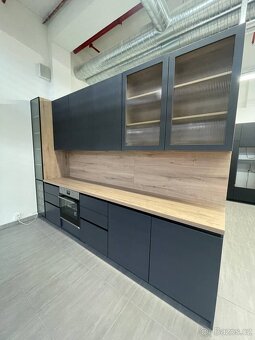 Prodám NOVOU Šedu kuchyň Plzeň DTD Egger - 12