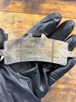 Závodní brzdové destičky SBS, Brembo. Pro Třmeny M50 - 12