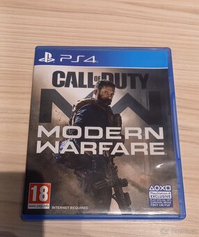 Playstation 4 Pro + 9 her - 12