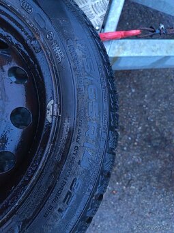175/65 R14 zimní sada Nokian 6,5-7 mm + disk Peugeot 206 - 12