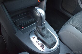 Volkswagen Touran 1,4 TSi DSG PO SERVISU,7MÍST - 12