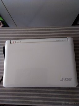 Acer Aspire One ZG5 bílý s prasklým displejem. - 12