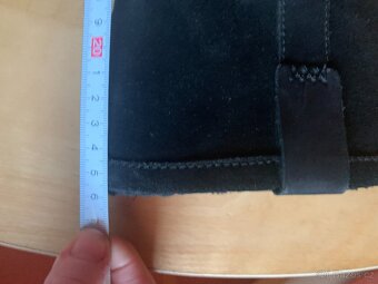 kotníkové kožešinové kozačky zn. Clarks - vel. 38 - 12