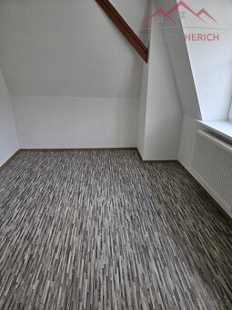 Pronájem podkrovní bytové jednotky 3+1 s parkováním, 124 m2, - 12