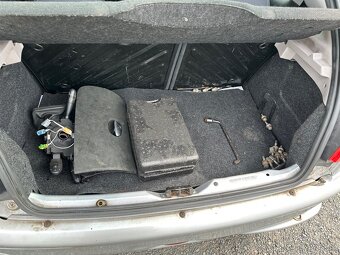 Peugeot 206 1,6 65kw - 12