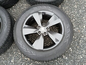Pěkná zimní orig alu Škoda Kodiaq 215/65/17 vzorek 8mm - 12