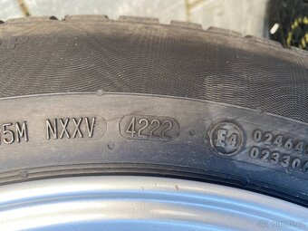Zimní sada 215/60/R16 7J,ET 35, téměř nové - 12