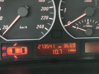 BMW 330i clubsport - 12