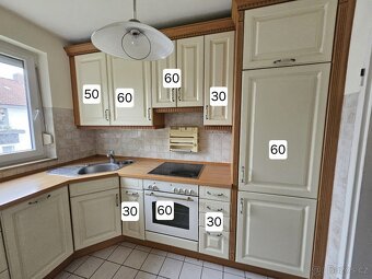 Moderní kuchyňská linka se spotřebiči - 12