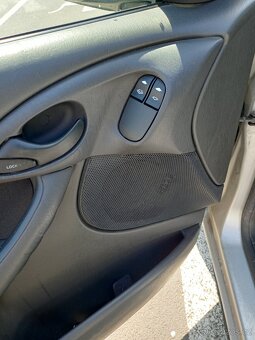 Prodám Ford Focus 1,6 benzín, 74kw, r.v. 2002 - 12