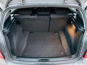 BMW Řada 1  2.0i 90KW MANUÁL SENZORY KLIMATIZACE - 12