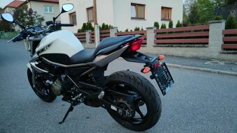 Yamaha XJ6 - 12