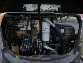 Pásový bagr Minibagr Volvo ECR35D r.v. 2017  Nové pásy - 12