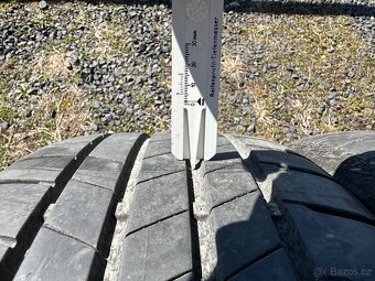 Prodám letní pneu Bridgestone 225/40R19 93Y - 12