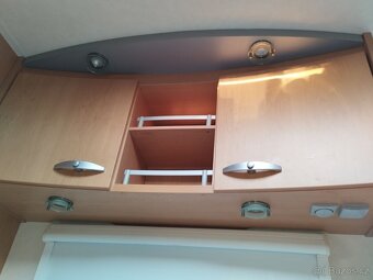 KNAUS 550FSK pro 6. Pevné palandy. R 2007. Stan. 100km/h - 12