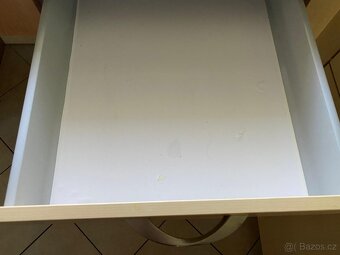 Moderní kuchyňská linka se spotřebiči - 12