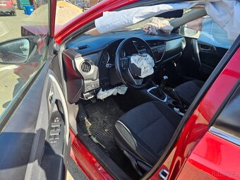 Toyota Auris 1.6 97kw 2014 ČR - 12