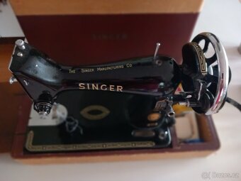 Kufříkový retro šicí stroj Singer - přenosný, na ruční pohon - 12
