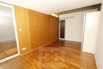 Prostorný a světlý byt 2+kk (66 m2) s garáží a vinným boxem  - 12