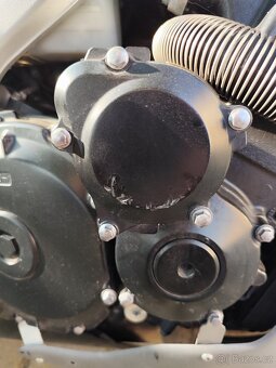 Suzuki GSR 600 - 12