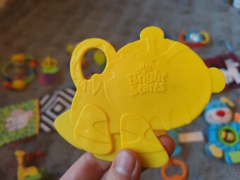 Hrazdička včetně hraček - 12