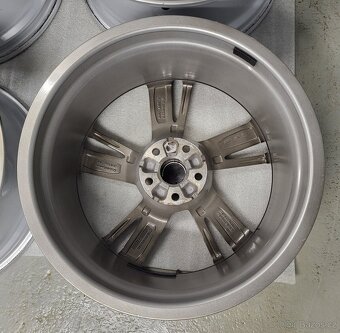 Originál 19" Audi A3 S3 RS3 5x112 VW Škoda - 12