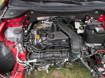 Predám havarovanú Seat Ateca 1,5tsi 110kw Dsg 8/2024. - 12