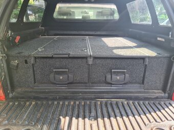Toyota Hilux 2.5 D-4D - 12