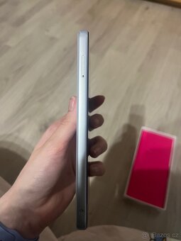 T Phone 3, Stříbrný - 12