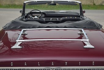 Ford Galaxie 500XL - 12