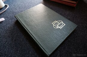 Kniha známek s vesmírnou tématikou - SSSR i USA - 11 stran - 12