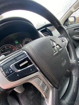 MITSUBISHI L200 - 12