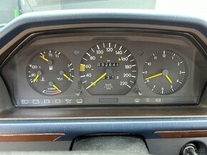Mercedes W124 200 - 12