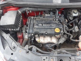 Opel corsa 12 16v - 12