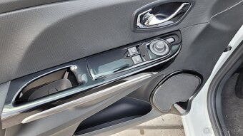 Renault Clio 1.2i - 12