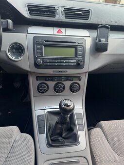 Volkswagen Passat B6 sedan - 12
