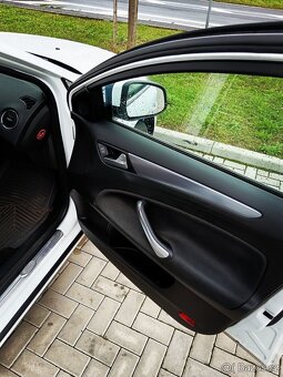 Ford Mondeo MK4 2.0 TDCi, top stav - 12